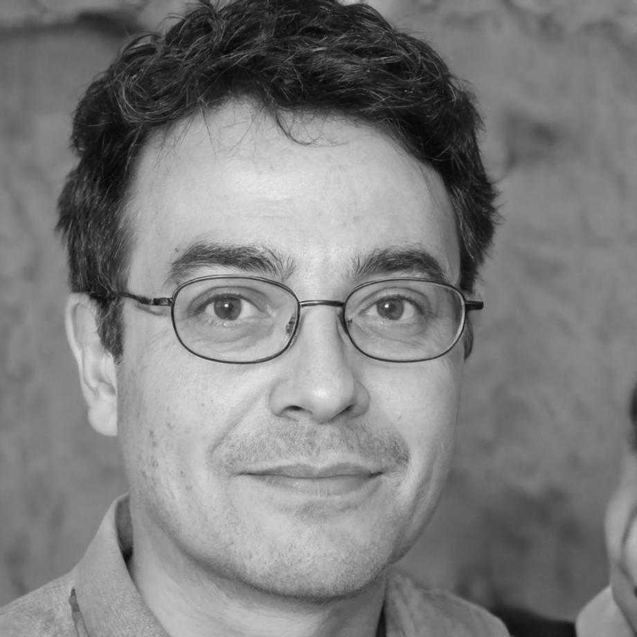 Rodrigo Mendoza, Especialista en Análisis Financiero